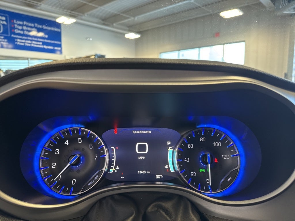 2023 Chrysler Pacifica Touring w/ Adaptive Cruise