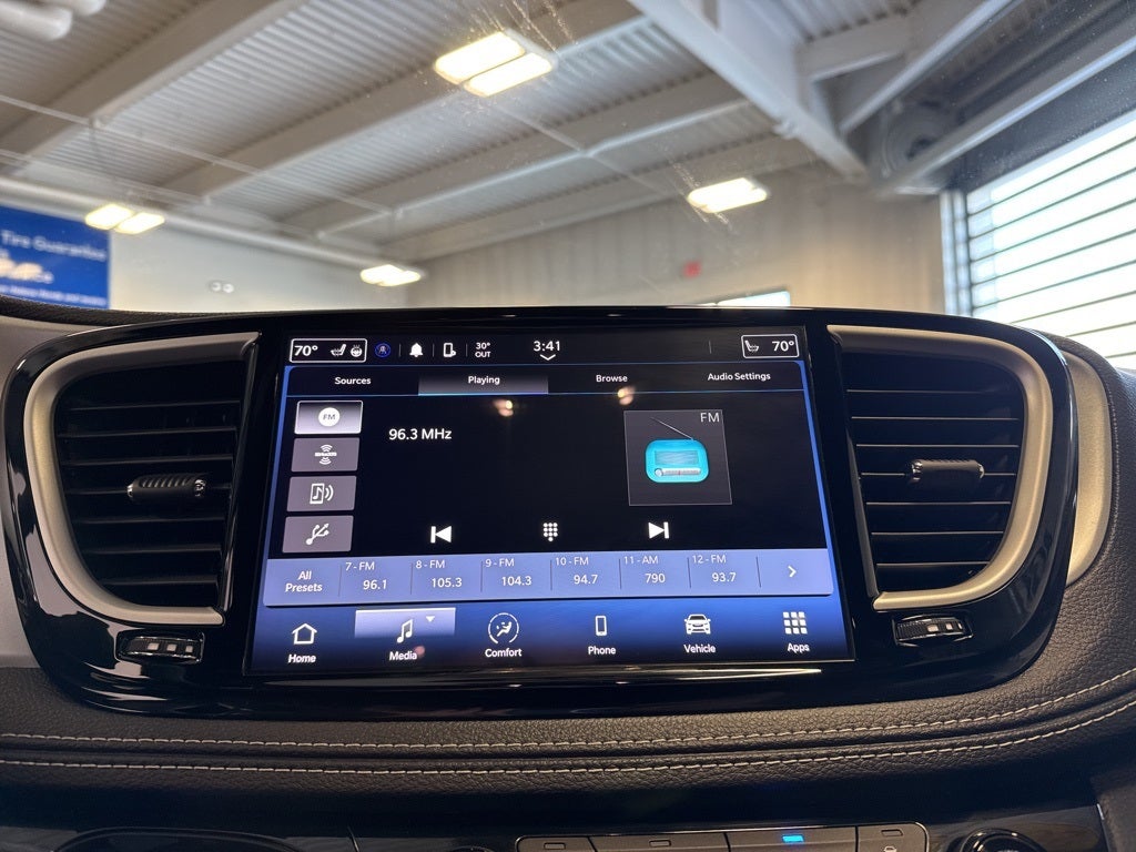 2023 Chrysler Pacifica Touring w/ Adaptive Cruise