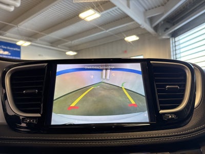 2023 Chrysler Pacifica Touring w/ Adaptive Cruise