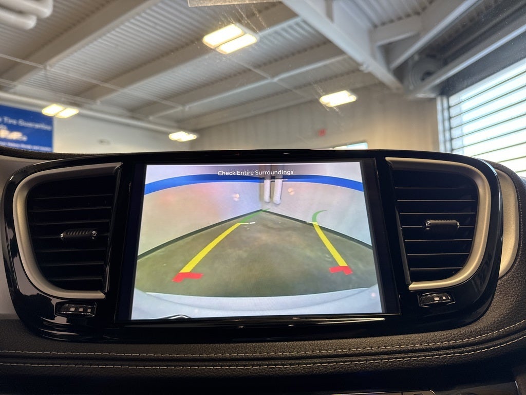 2023 Chrysler Pacifica Touring w/ Adaptive Cruise