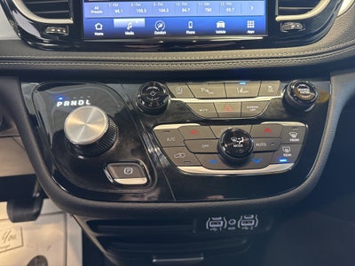 2023 Chrysler Pacifica Touring w/ Adaptive Cruise