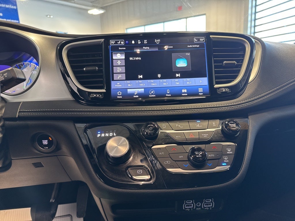 2023 Chrysler Pacifica Touring w/ Adaptive Cruise