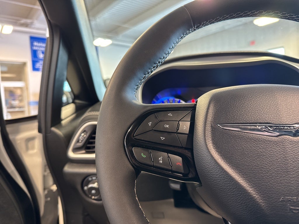 2023 Chrysler Pacifica Touring w/ Adaptive Cruise