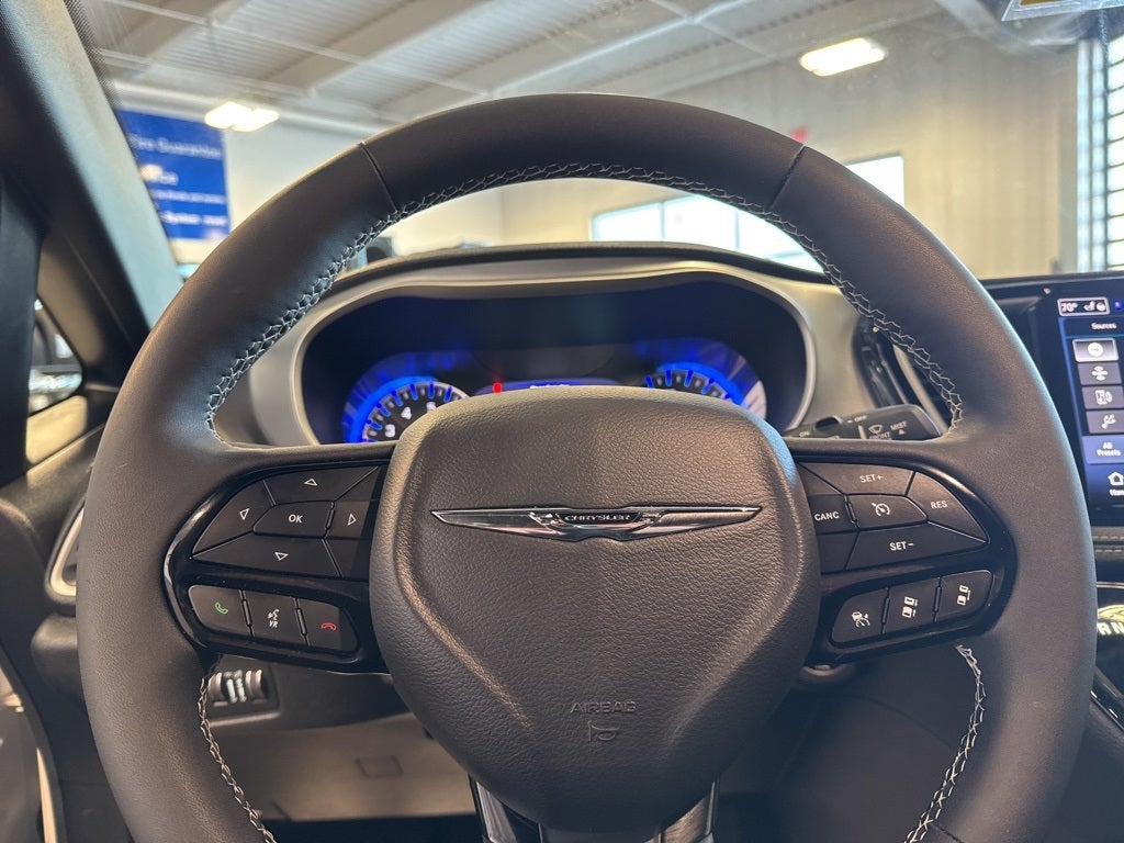 2023 Chrysler Pacifica Touring w/ Adaptive Cruise