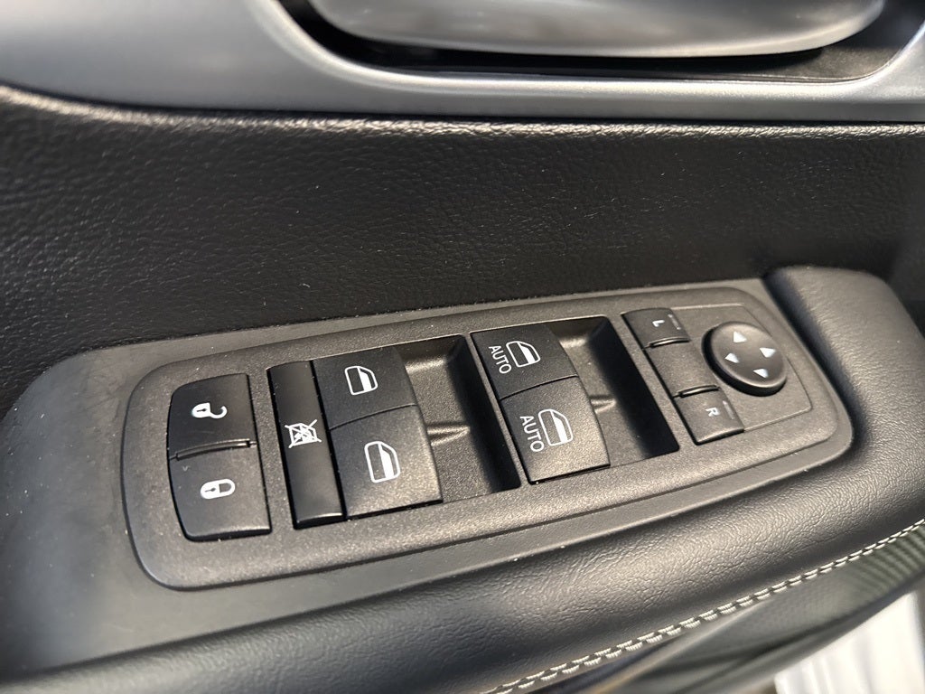 2023 Chrysler Pacifica Touring w/ Adaptive Cruise