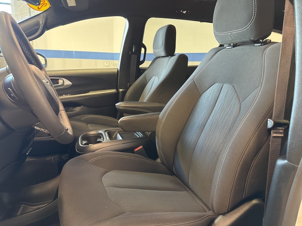 2023 Chrysler Pacifica Touring w/ Adaptive Cruise