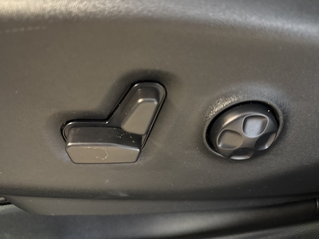 2023 Chrysler Pacifica Touring w/ Adaptive Cruise