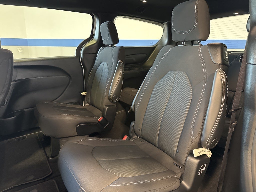 2023 Chrysler Pacifica Touring w/ Adaptive Cruise