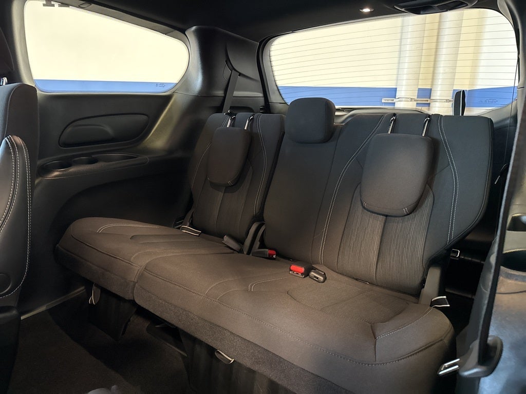 2023 Chrysler Pacifica Touring w/ Adaptive Cruise