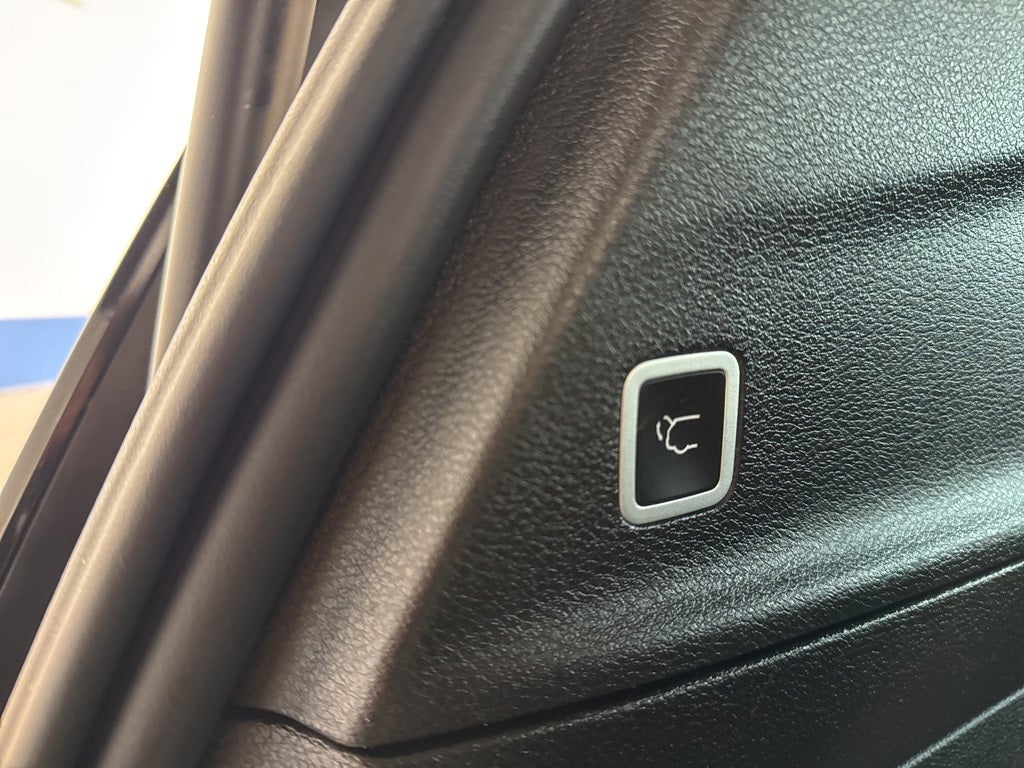 2023 Chrysler Pacifica Touring w/ Adaptive Cruise