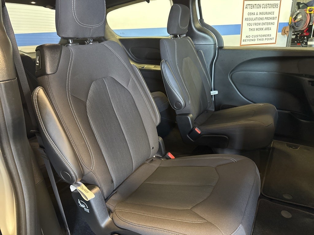 2023 Chrysler Pacifica Touring w/ Adaptive Cruise