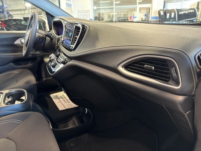 2023 Chrysler Pacifica Touring w/ Adaptive Cruise