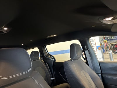 2023 Chrysler Pacifica Touring w/ Adaptive Cruise