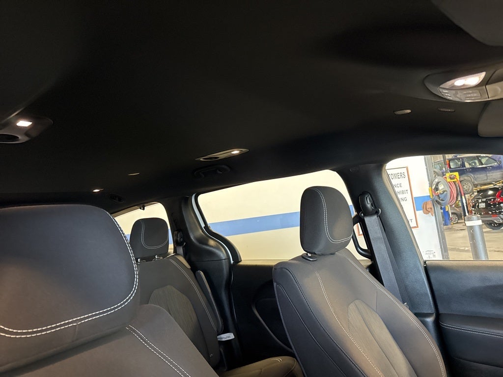 2023 Chrysler Pacifica Touring w/ Adaptive Cruise