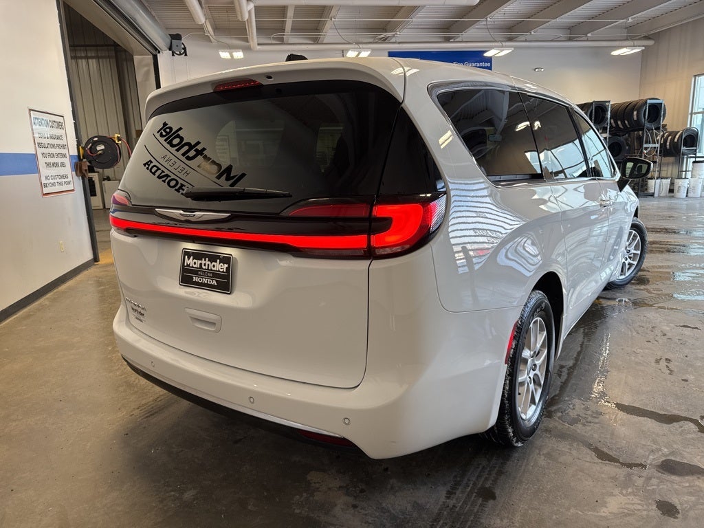 2023 Chrysler Pacifica Touring w/ Adaptive Cruise