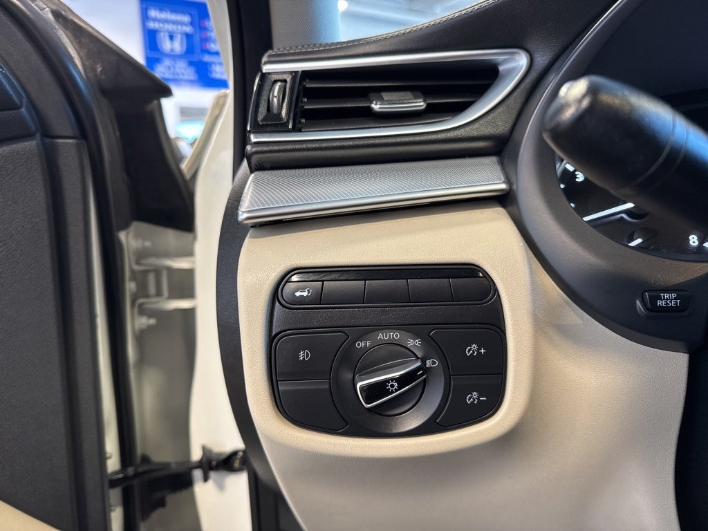 2019 INFINITI QX50 LUXE w/ Nav Pkg