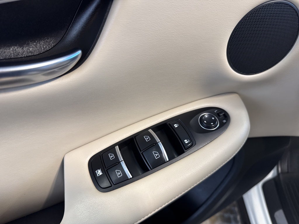 2019 INFINITI QX50 LUXE w/ Nav Pkg