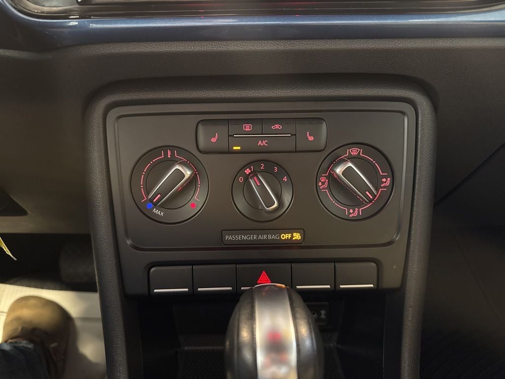 2017 Volkswagen Beetle 1.8T S w/ Nav