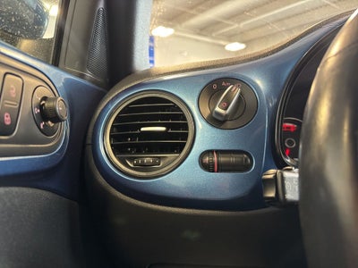 2017 Volkswagen Beetle 1.8T S w/ Nav