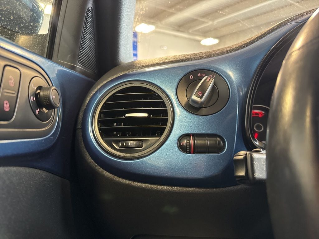 2017 Volkswagen Beetle 1.8T S w/ Nav
