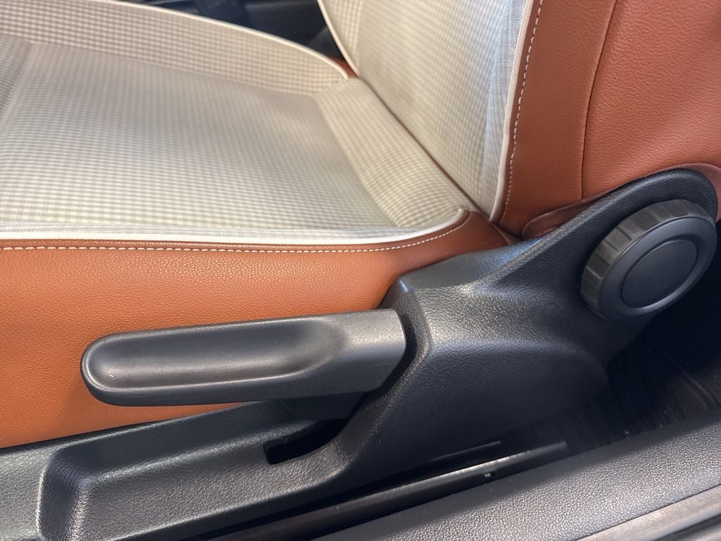 2017 Volkswagen Beetle 1.8T S w/ Nav