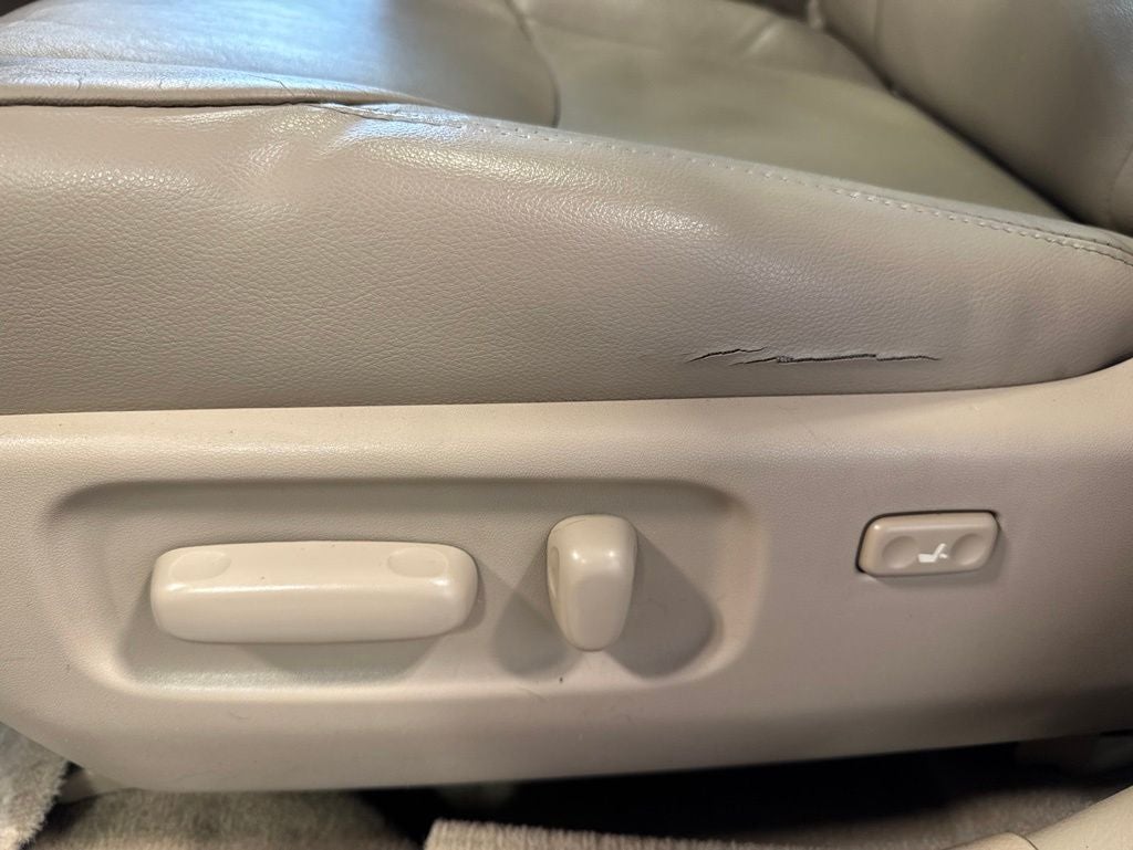 2009 Toyota Avalon XLS V6 w/ Sunroof