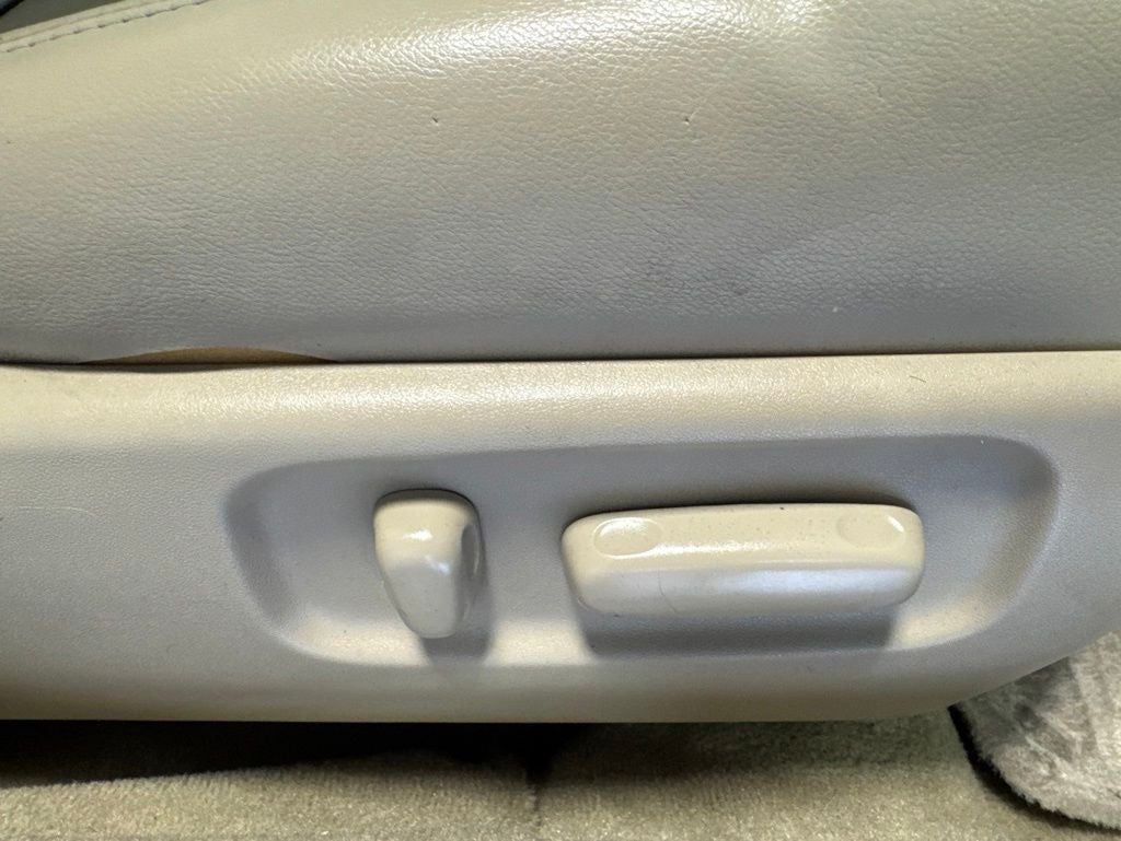 2009 Toyota Avalon XLS V6 w/ Sunroof