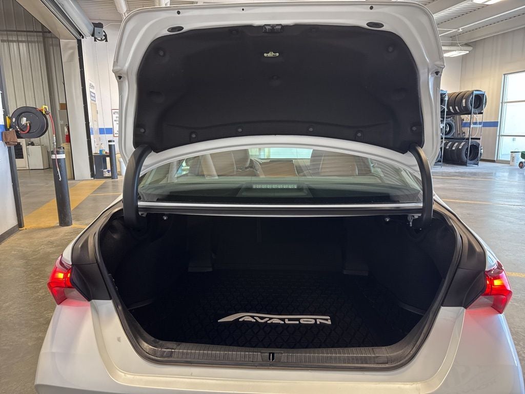 2019 Toyota Avalon Limited w/ Advanced Safety Pkg