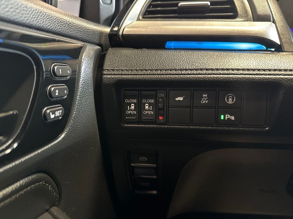 2023 Honda Odyssey Touring w/ Nav & Moonroof
