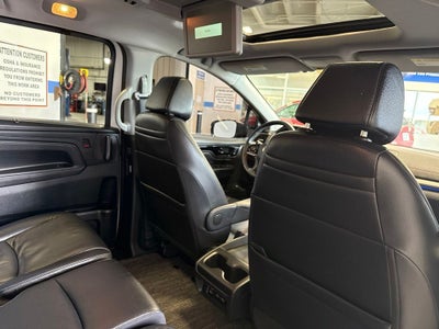 2023 Honda Odyssey Touring w/ Nav & Moonroof