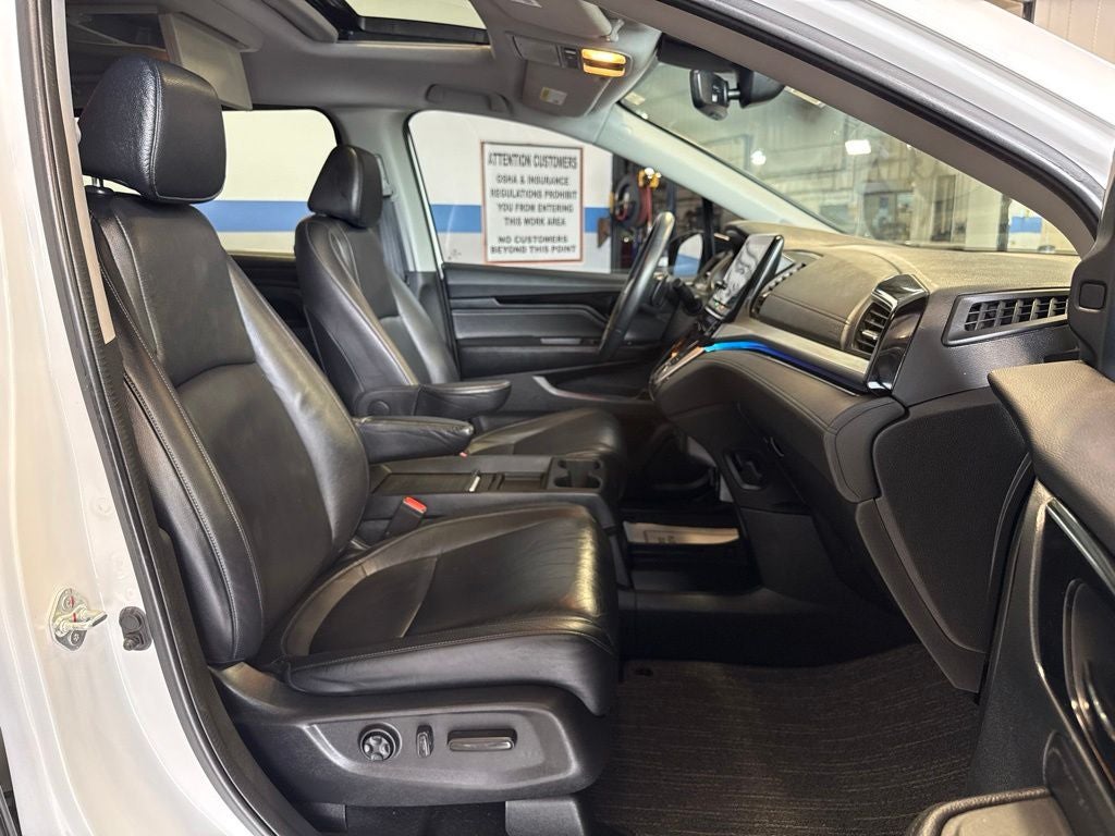 2023 Honda Odyssey Touring w/ Nav & Moonroof