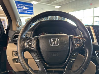 2016 Honda Pilot Touring w/ NAV