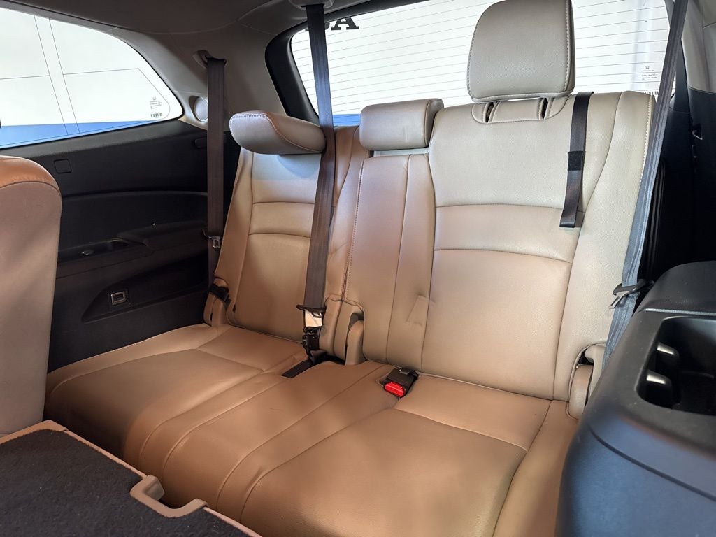 2016 Honda Pilot Touring w/ NAV