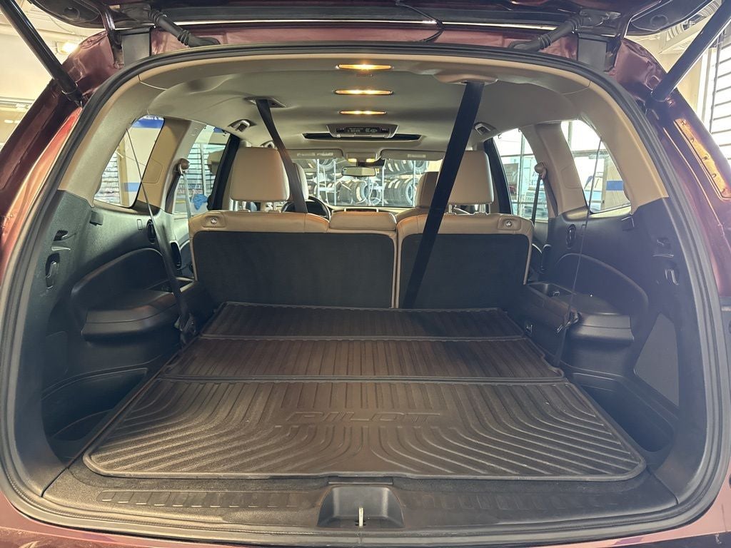 2016 Honda Pilot Touring w/ NAV