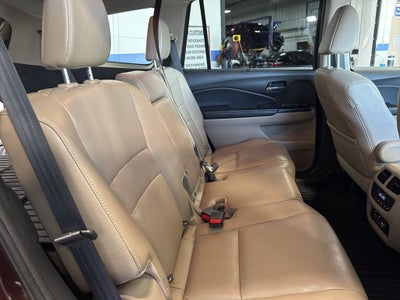 2016 Honda Pilot Touring w/ NAV