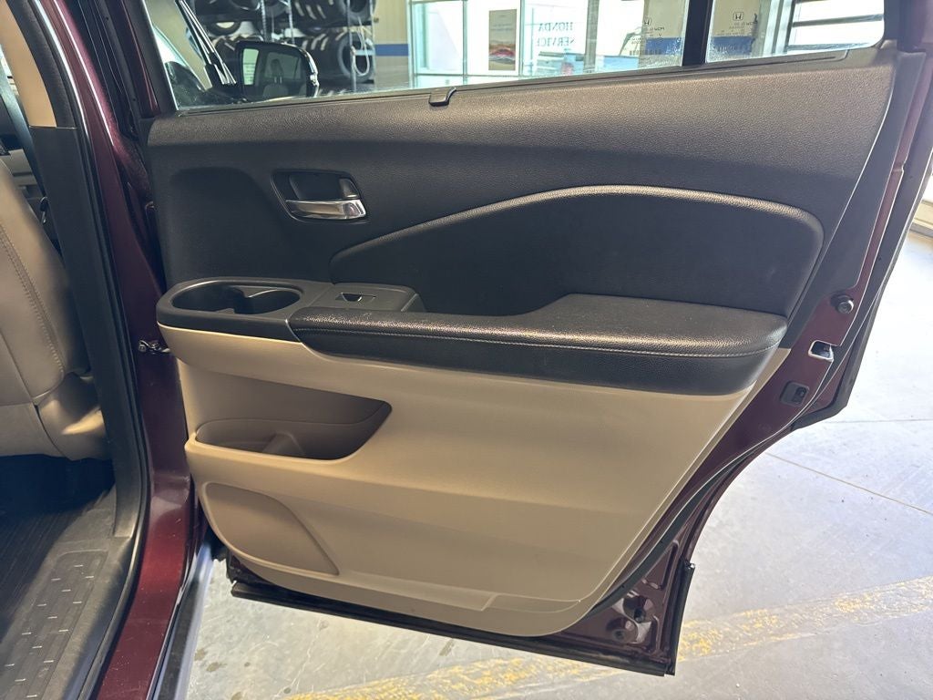 2016 Honda Pilot Touring w/ NAV