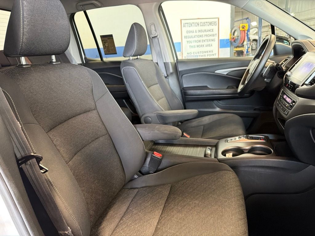 2022 Honda Ridgeline Sport w/ Utility Pkg