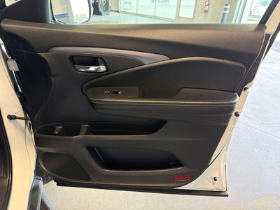 2022 Honda Ridgeline Sport w/ Utility Pkg
