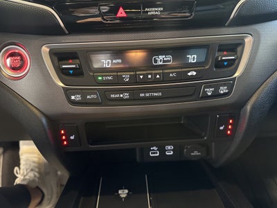 2025 Honda Ridgeline RTL w/ Utility Pkg