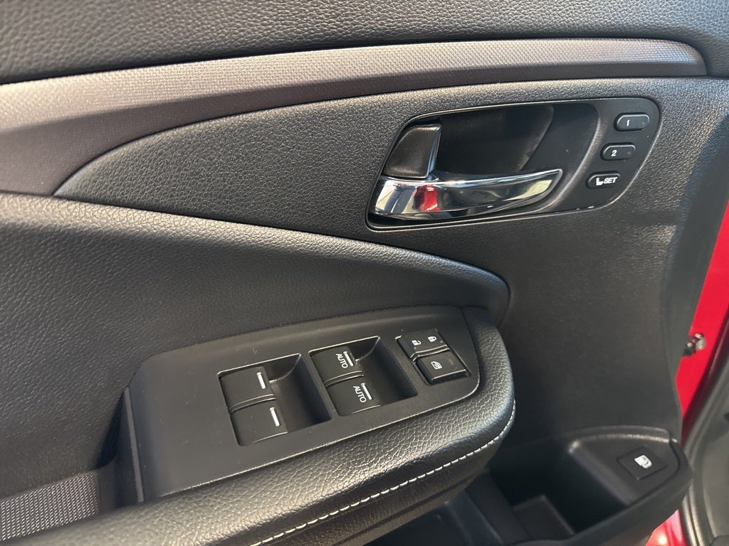 2025 Honda Ridgeline RTL w/ Utility Pkg