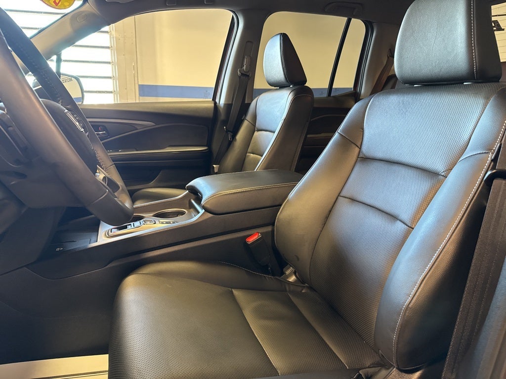 2025 Honda Ridgeline RTL w/ Utility Pkg