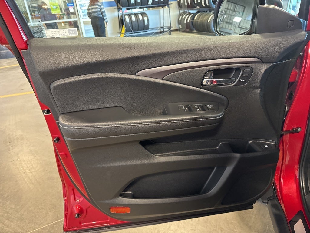 2025 Honda Ridgeline RTL w/ Utility Pkg