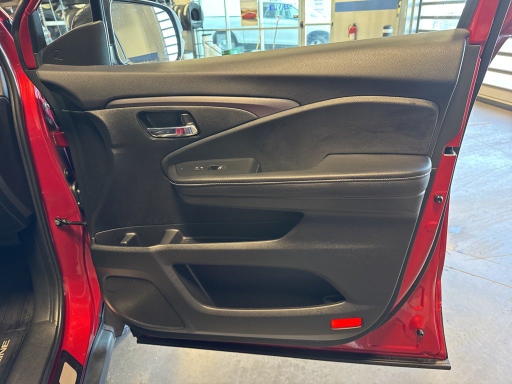 2025 Honda Ridgeline RTL w/ Utility Pkg