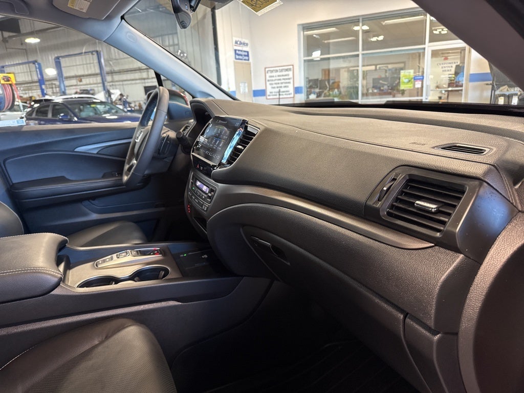 2025 Honda Ridgeline RTL w/ Utility Pkg