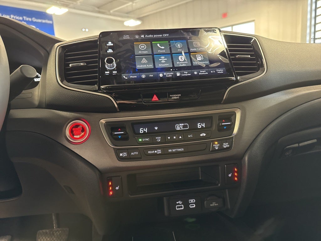 2025 Honda Ridgeline RTL w/ Utility Pkg