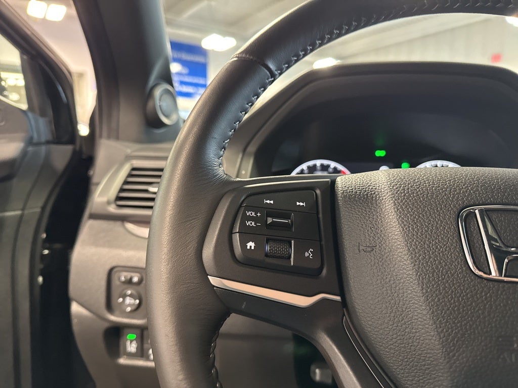 2025 Honda Ridgeline RTL w/ Utility Pkg