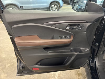 2025 Honda Ridgeline RTL w/ Utility Pkg