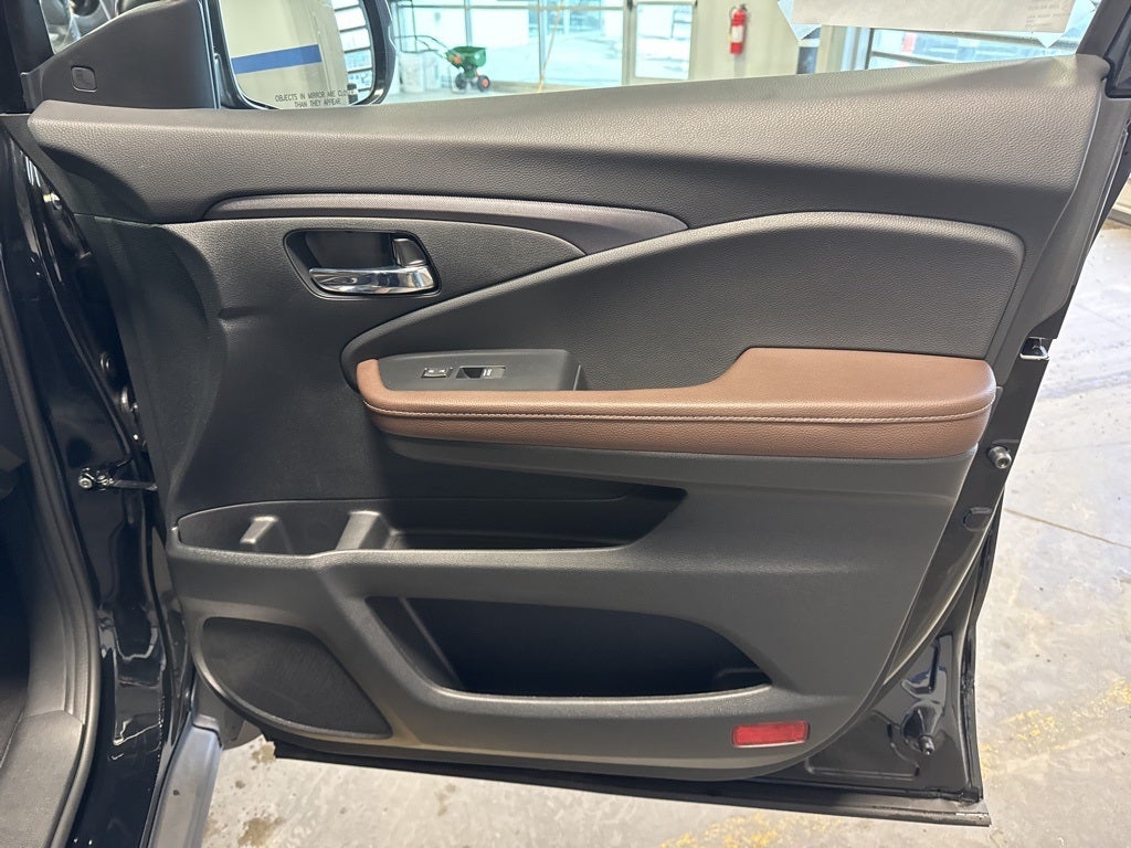 2025 Honda Ridgeline RTL w/ Utility Pkg