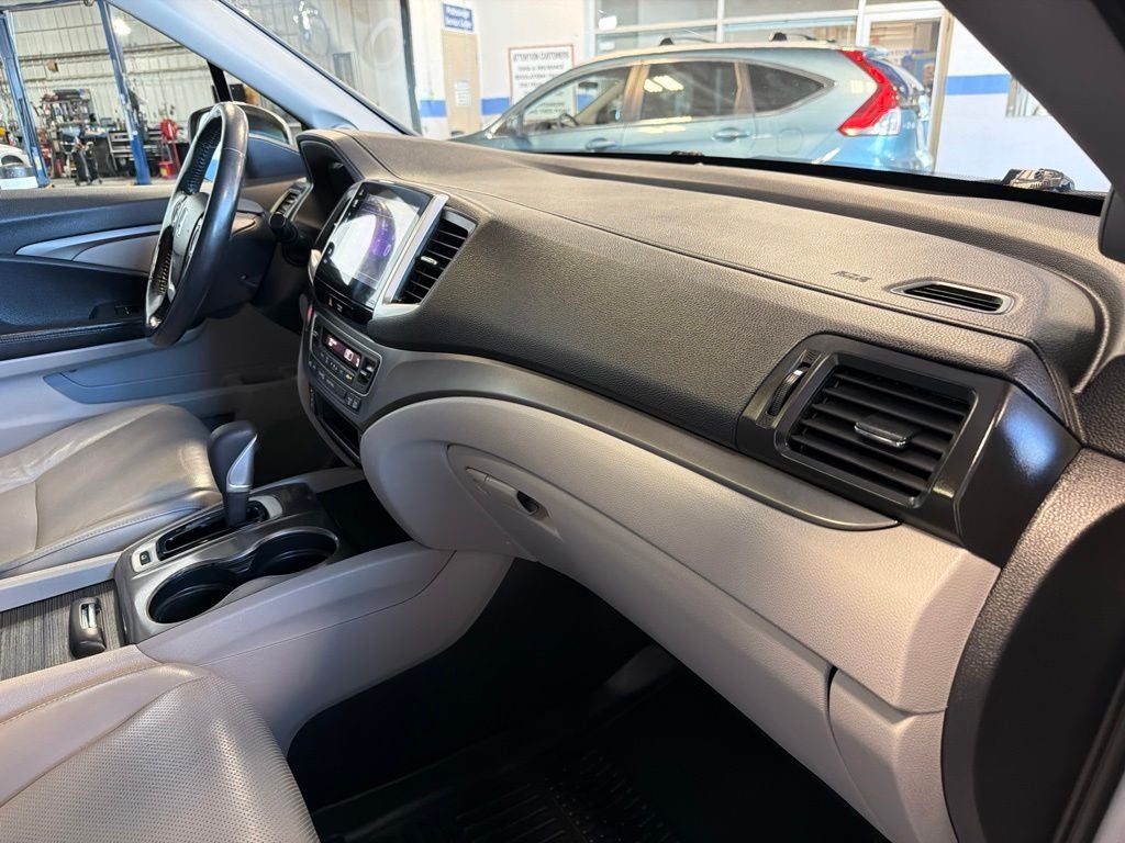 2019 Honda Ridgeline RTL-T w/ Nav