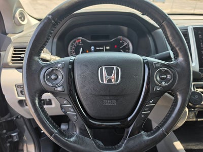 2017 Honda Ridgeline RTL-E w/ Nav & Moonroof
